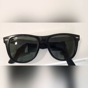 1999 Ray Ban Italian made (black)